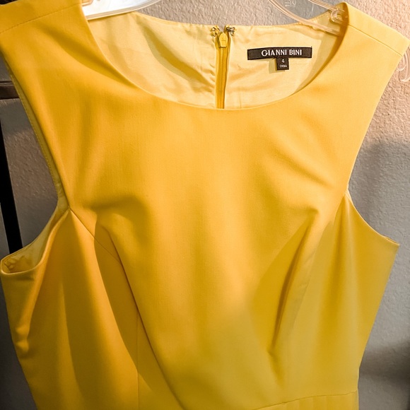 Gianni Bini Pleated Yellow Dress, Size 4 - Picture 3 of 3